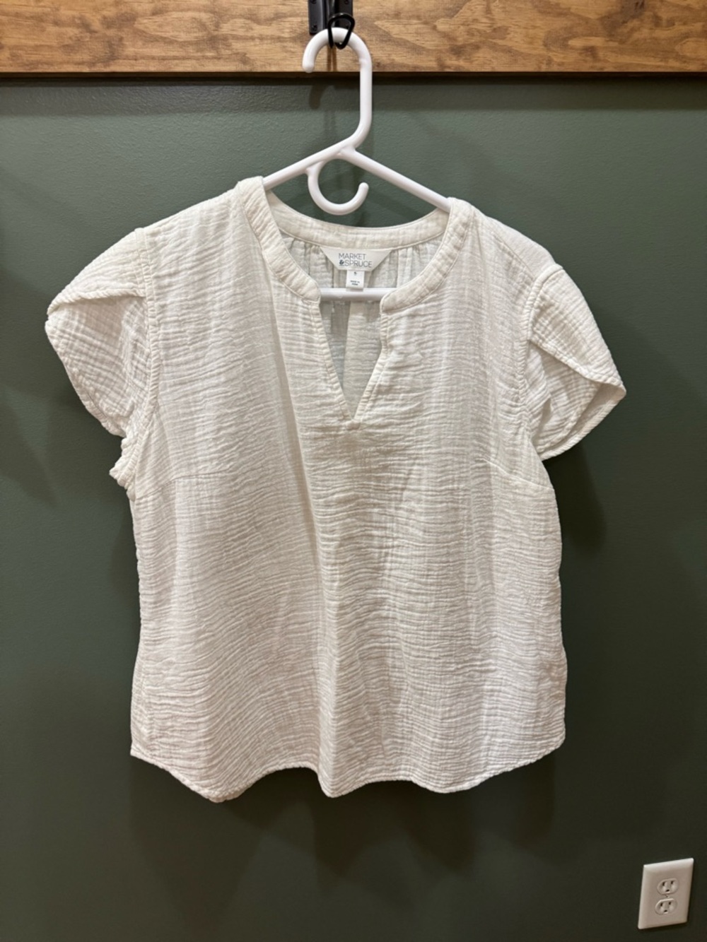 Market & Spruce Ivory Textured Notch-Neck Short Sleeve Blouse